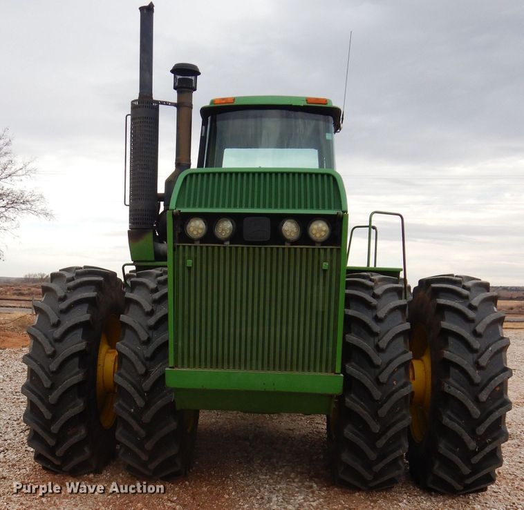 image for item GF9846 1990 John Deere 8760 4WD tractor