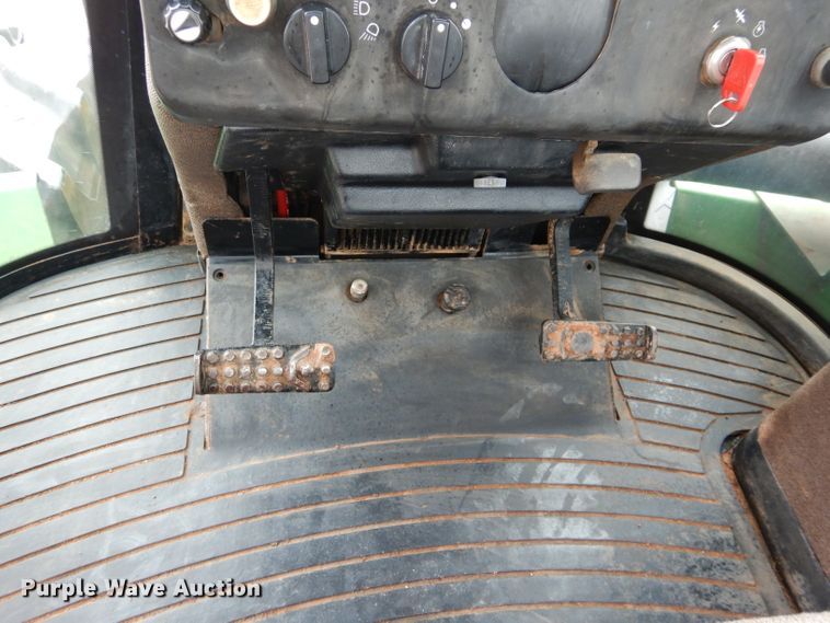 image for item GF9846 1990 John Deere 8760 4WD tractor