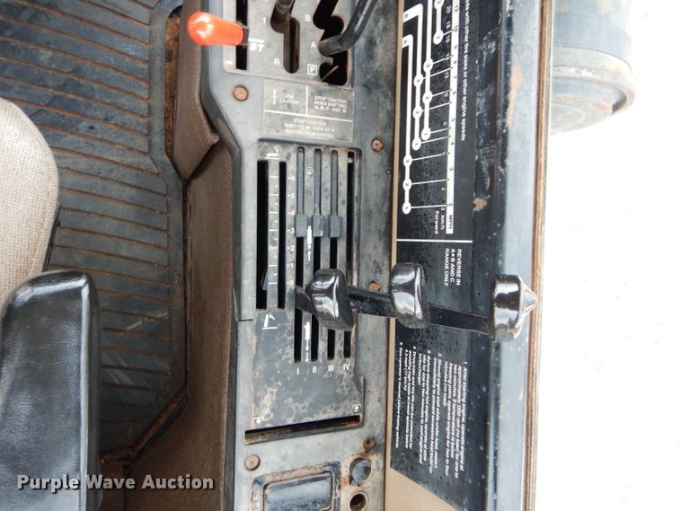 image for item GF9846 1990 John Deere 8760 4WD tractor