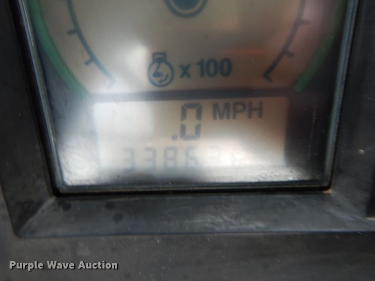 image for item GF9846 1990 John Deere 8760 4WD tractor