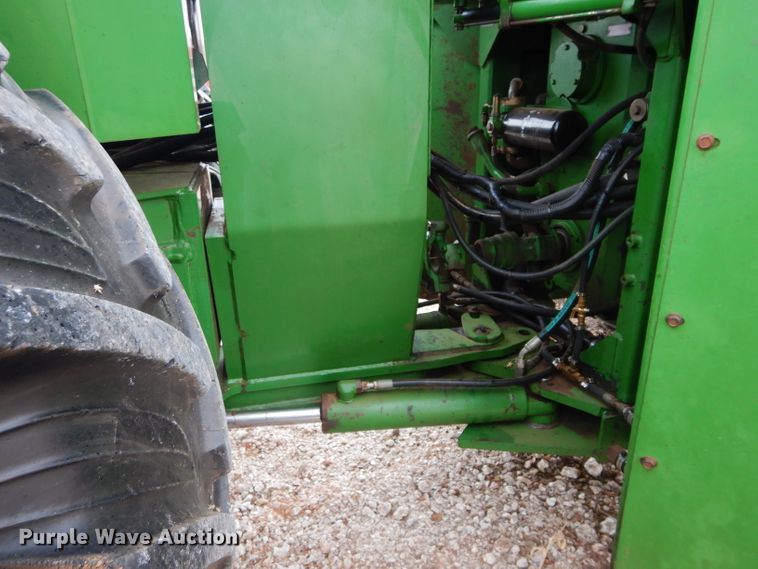 image for item GF9846 1990 John Deere 8760 4WD tractor