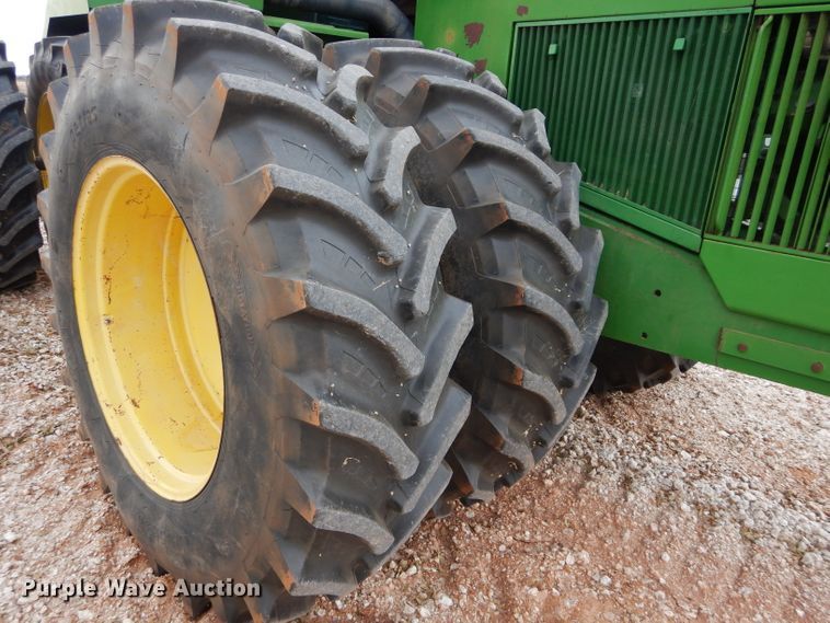 image for item GF9846 1990 John Deere 8760 4WD tractor