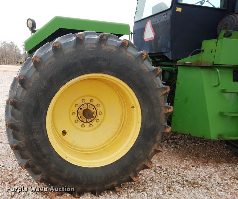 image for item GF9846 1990 John Deere 8760 4WD tractor