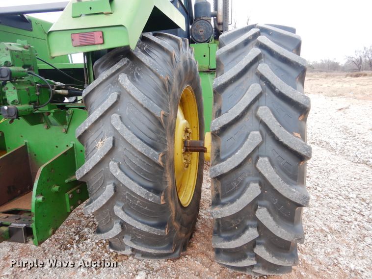 image for item GF9846 1990 John Deere 8760 4WD tractor