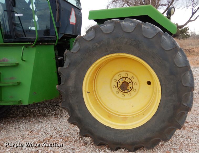 image for item GF9846 1990 John Deere 8760 4WD tractor