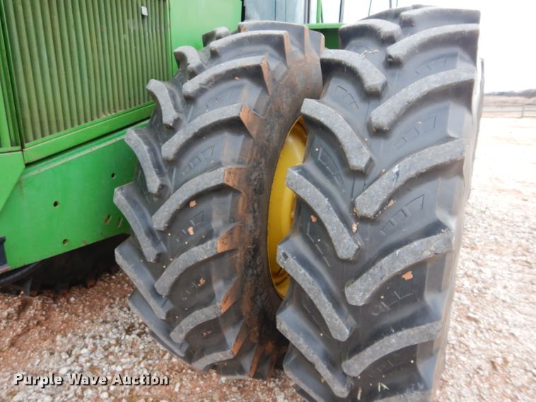 image for item GF9846 1990 John Deere 8760 4WD tractor