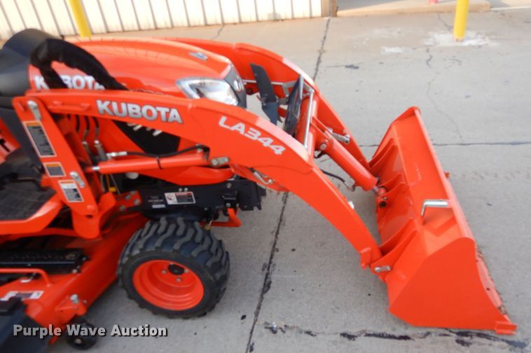 image for item GF9924 2018 Kubota BX2380 tractor