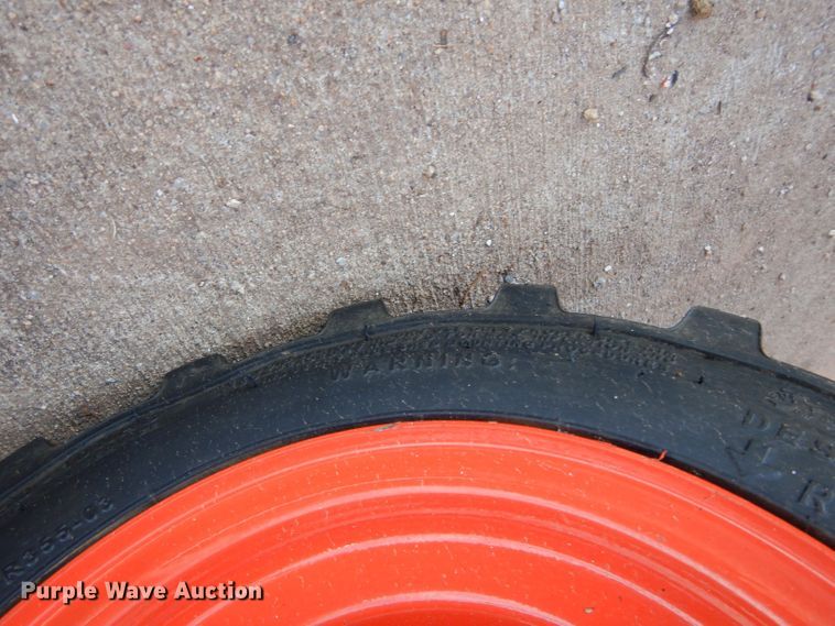 image for item GF9924 2018 Kubota BX2380 tractor