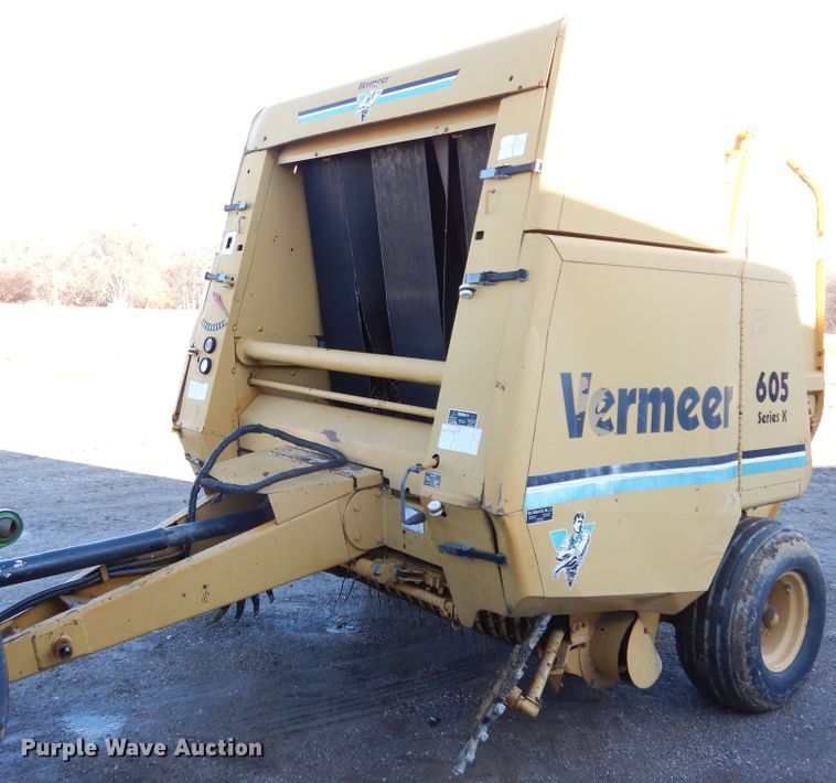 image for item H1210 1993 Vermeer 605 round baler