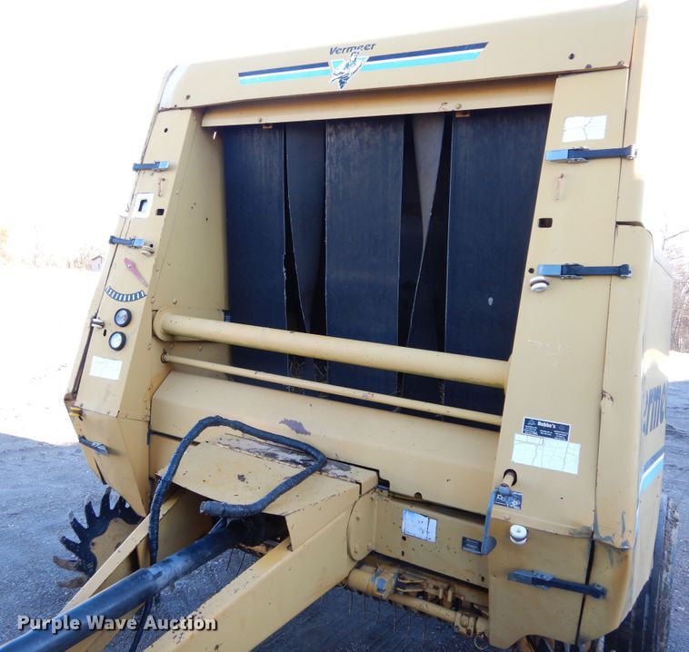 image for item H1210 1993 Vermeer 605 round baler
