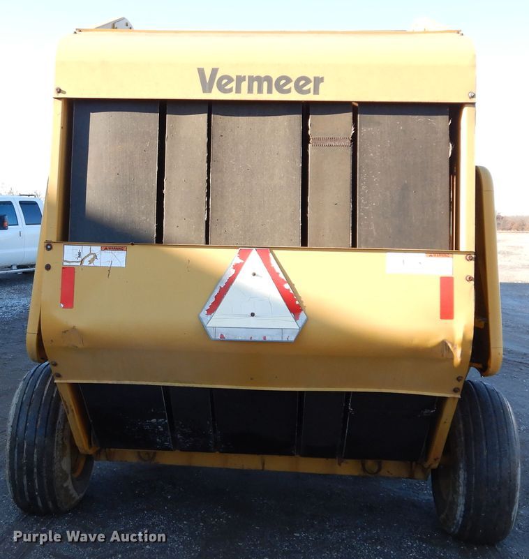 image for item H1210 1993 Vermeer 605 round baler
