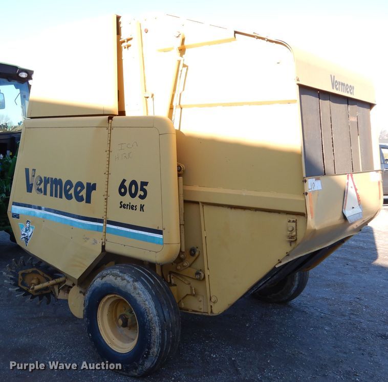 image for item H1210 1993 Vermeer 605 round baler