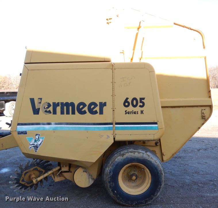 image for item H1210 1993 Vermeer 605 round baler