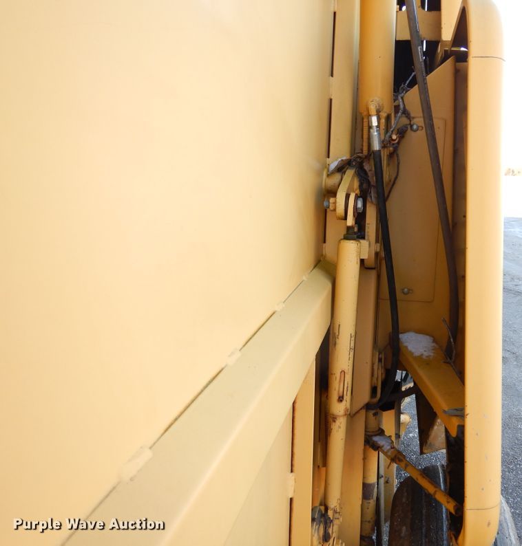 image for item H1210 1993 Vermeer 605 round baler