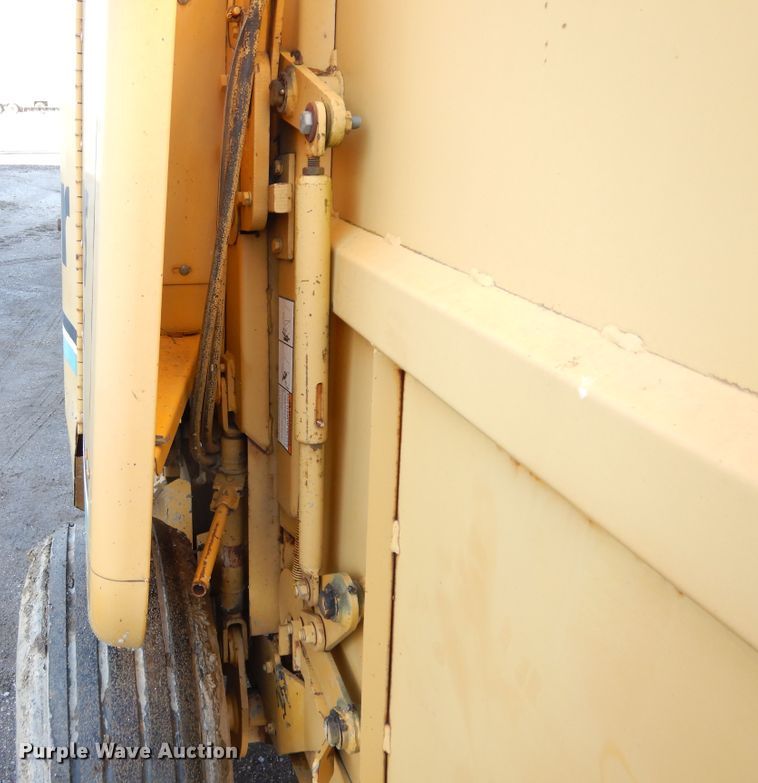 image for item H1210 1993 Vermeer 605 round baler