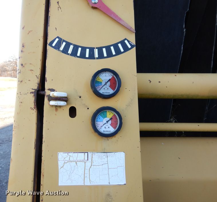 image for item H1210 1993 Vermeer 605 round baler