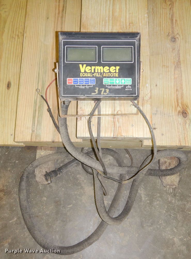 image for item H1210 1993 Vermeer 605 round baler