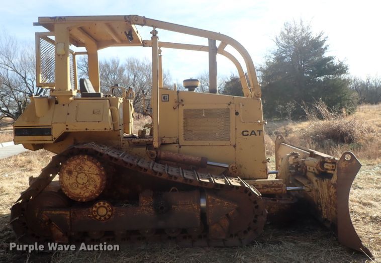 image for item DB7538 1986 Caterpillar D5H dozer