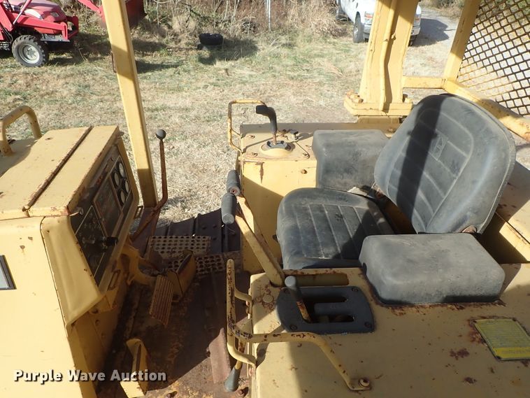image for item DB7538 1986 Caterpillar D5H dozer