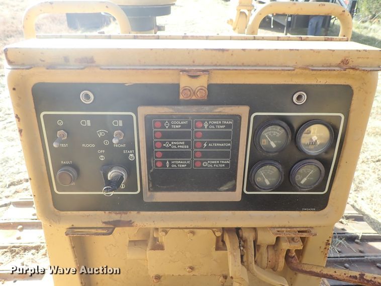 image for item DB7538 1986 Caterpillar D5H dozer