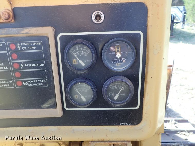 image for item DB7538 1986 Caterpillar D5H dozer