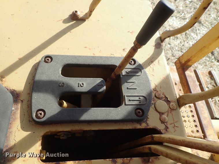 image for item DB7538 1986 Caterpillar D5H dozer