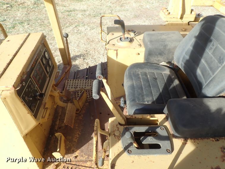 image for item DB7538 1986 Caterpillar D5H dozer
