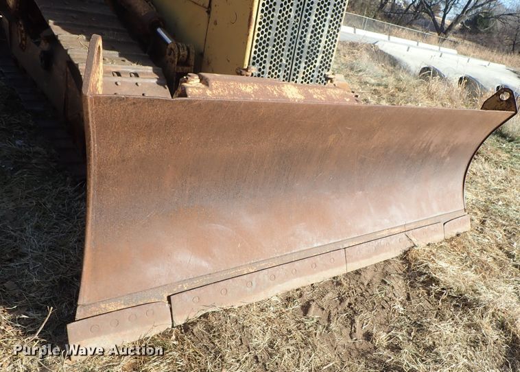 image for item DB7538 1986 Caterpillar D5H dozer