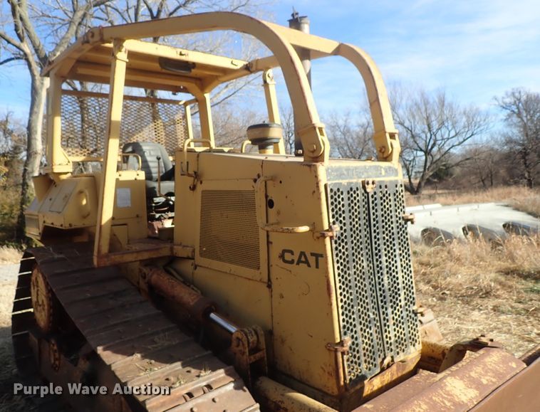 image for item DB7538 1986 Caterpillar D5H dozer