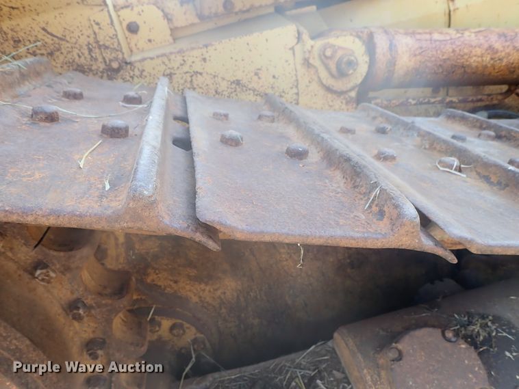 image for item DB7538 1986 Caterpillar D5H dozer