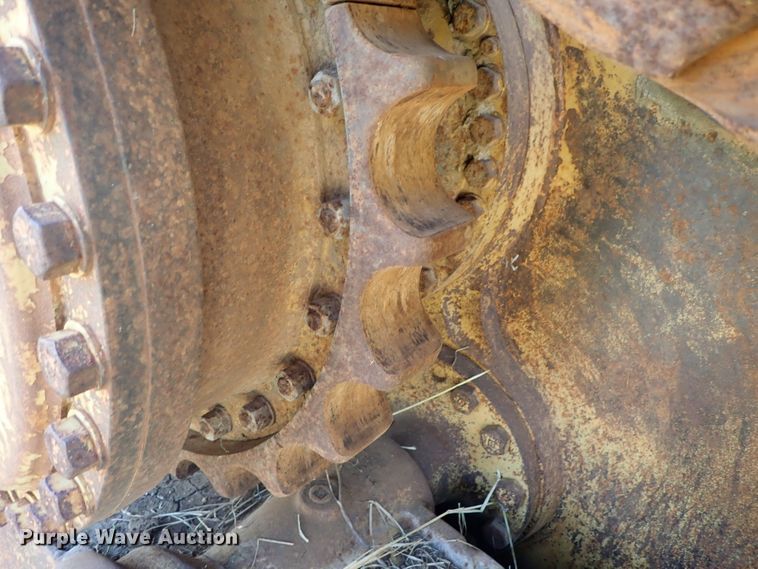 image for item DB7538 1986 Caterpillar D5H dozer