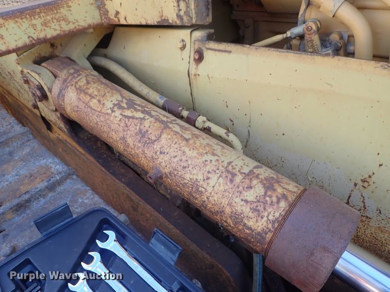 image for item DB7538 1986 Caterpillar D5H dozer