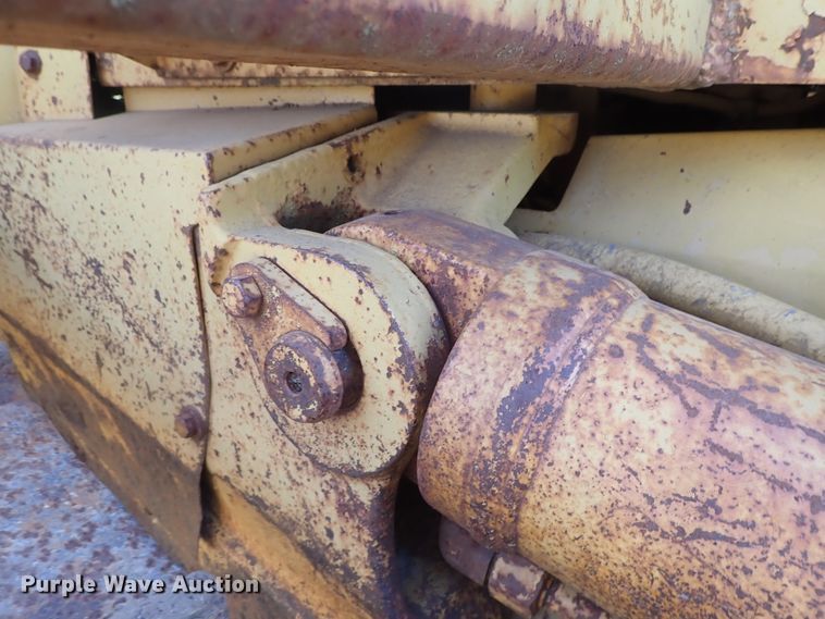 image for item DB7538 1986 Caterpillar D5H dozer
