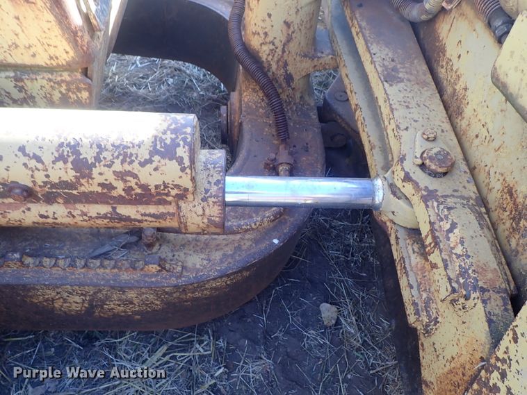 image for item DB7538 1986 Caterpillar D5H dozer