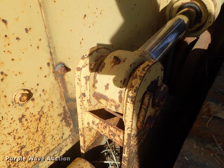 image for item DB7538 1986 Caterpillar D5H dozer