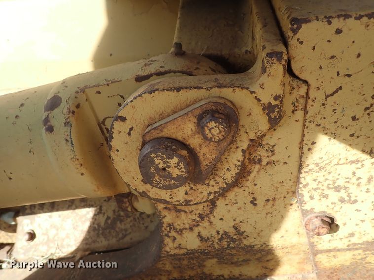 image for item DB7538 1986 Caterpillar D5H dozer