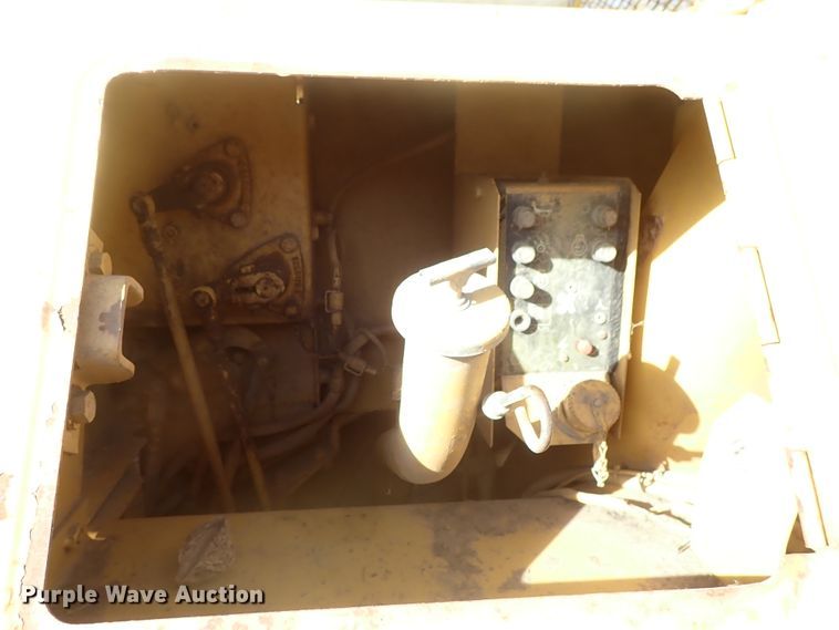 image for item DB7538 1986 Caterpillar D5H dozer