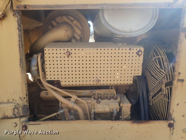 image for item DB7538 1986 Caterpillar D5H dozer