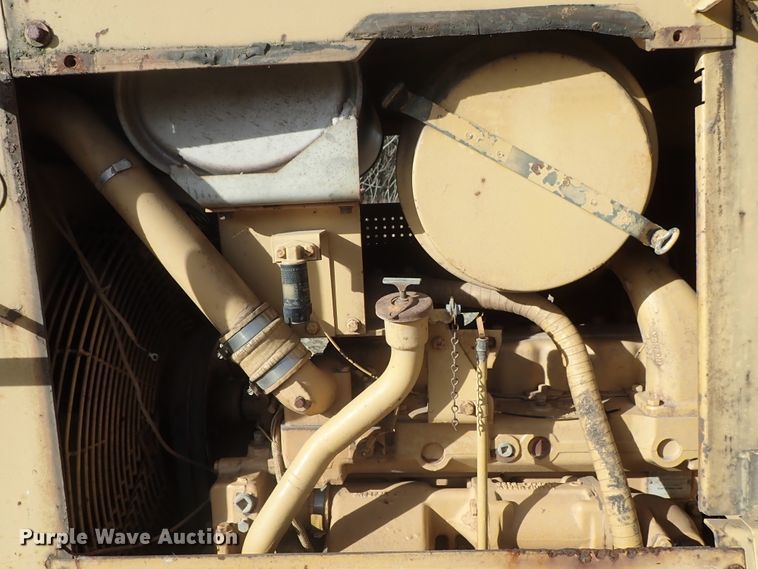 image for item DB7538 1986 Caterpillar D5H dozer