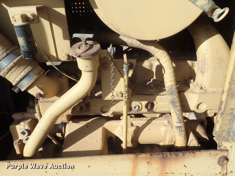 image for item DB7538 1986 Caterpillar D5H dozer