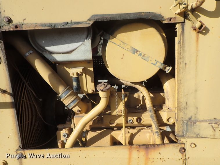 image for item DB7538 1986 Caterpillar D5H dozer