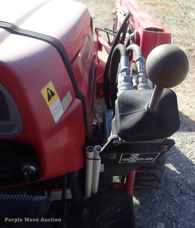 image for item DB7539 2006 Mahindra 3510 MFWD tractor