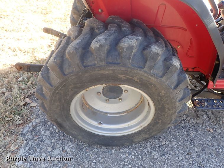 image for item DB7539 2006 Mahindra 3510 MFWD tractor