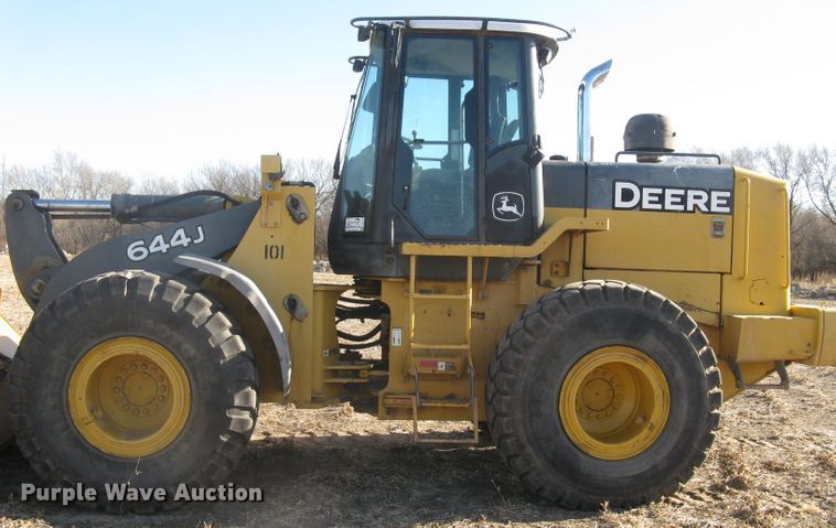 image for item DC1419 2004 John Deere 644J wheel loader
