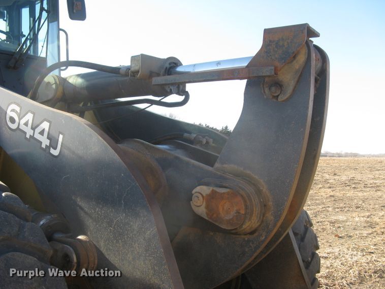 image for item DC1419 2004 John Deere 644J wheel loader
