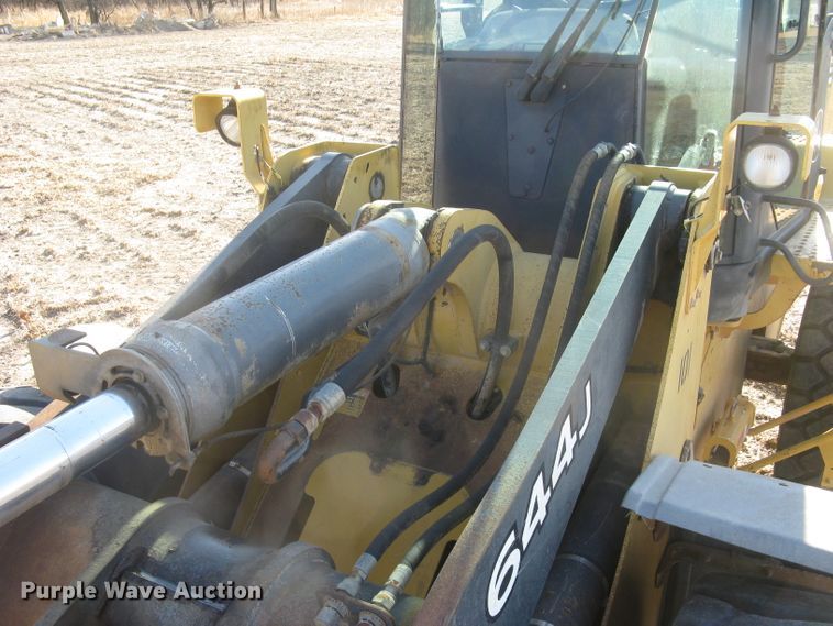 image for item DC1419 2004 John Deere 644J wheel loader