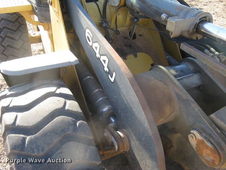 image for item DC1419 2004 John Deere 644J wheel loader