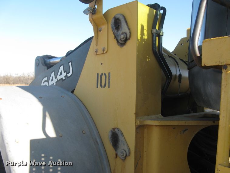 image for item DC1419 2004 John Deere 644J wheel loader