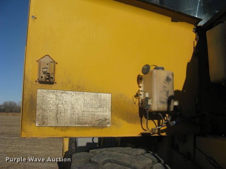 image for item DC1419 2004 John Deere 644J wheel loader