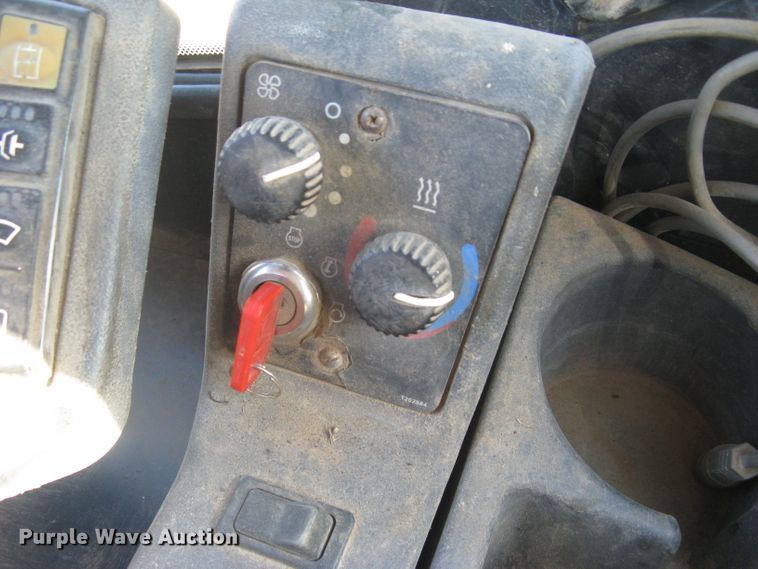 image for item DC1419 2004 John Deere 644J wheel loader